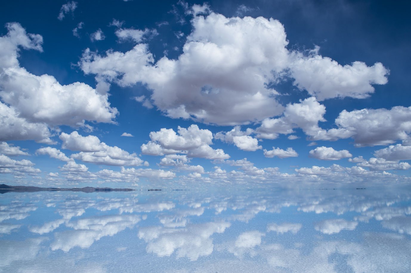 世界の絶景を映し出す写真家・高砂淳二が、オリスの美しき腕時計